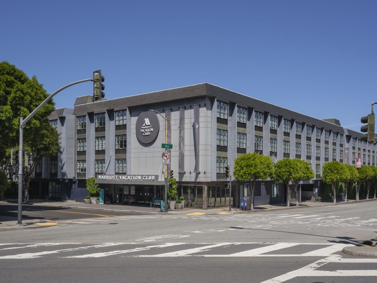 Entrance and exterior of Marriott Vacation Club timeshare in San Francisco